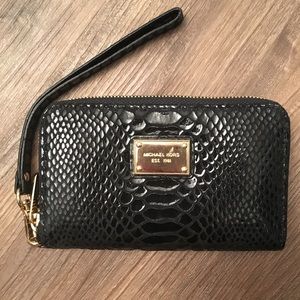 Michael Kors Essential Zip Wallet